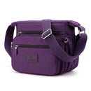 Bolsa Compacta em Nylon Resistente à Água e Fechamento em Zíper Bolsa Compacta em Nylon Resistente à Água e Fechamento em Zíper Importe Go Roxa 